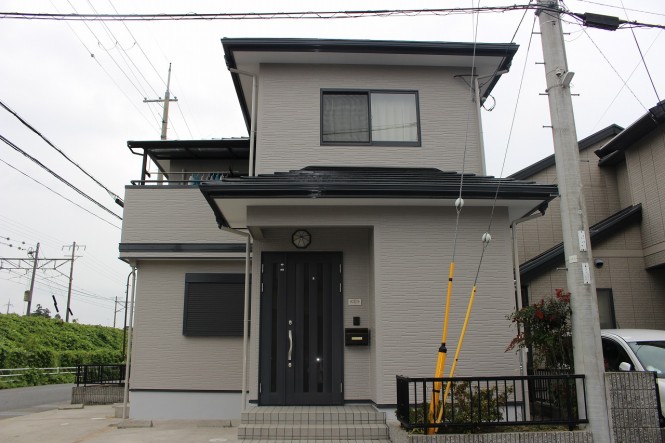 屋根:スチールグレー 外壁:バーチグレー