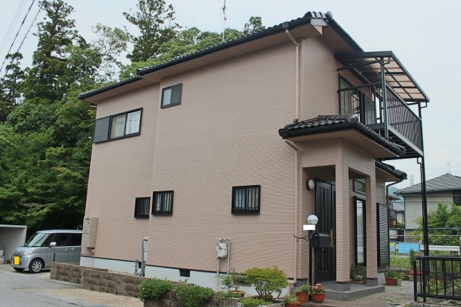 屋根:キャビアブラウン 外壁:モカ