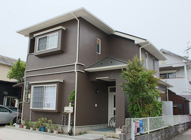 屋根:トゥルーブラック 外壁:アイアンバーグ