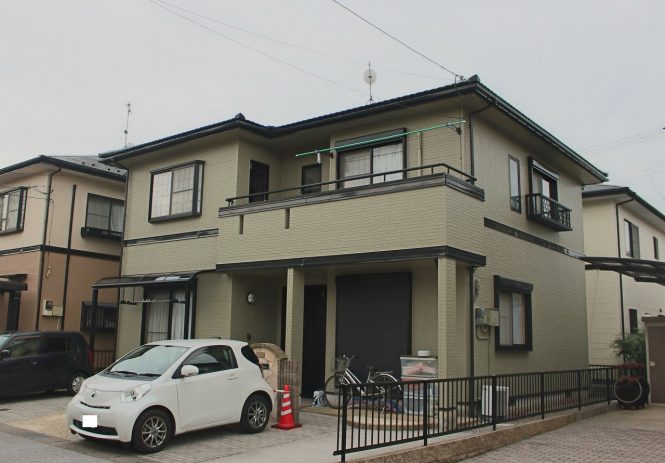 屋根:チャコール 外壁:ソルトブッシュ