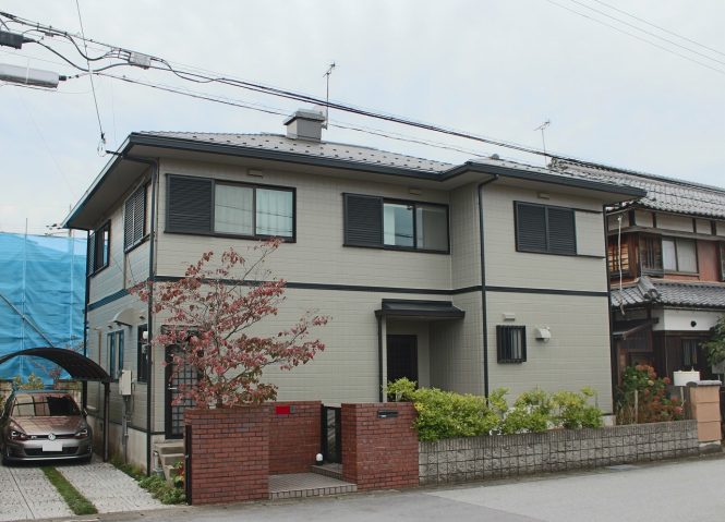 屋根:ウィザードコッパー 外壁:SC-24