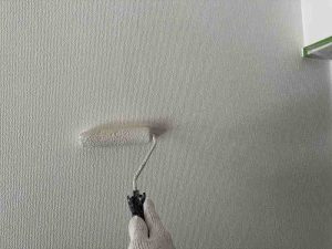 内部壁　上塗り中