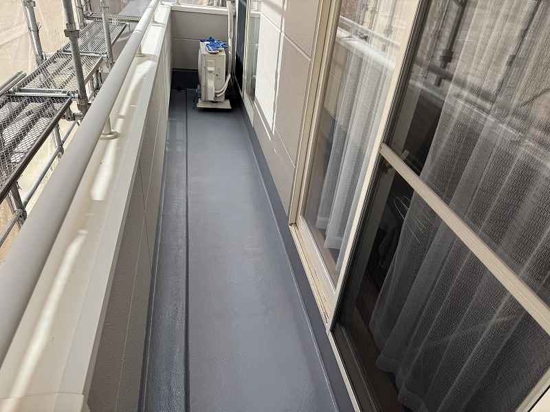 ベランダ防水トップコート塗装完了